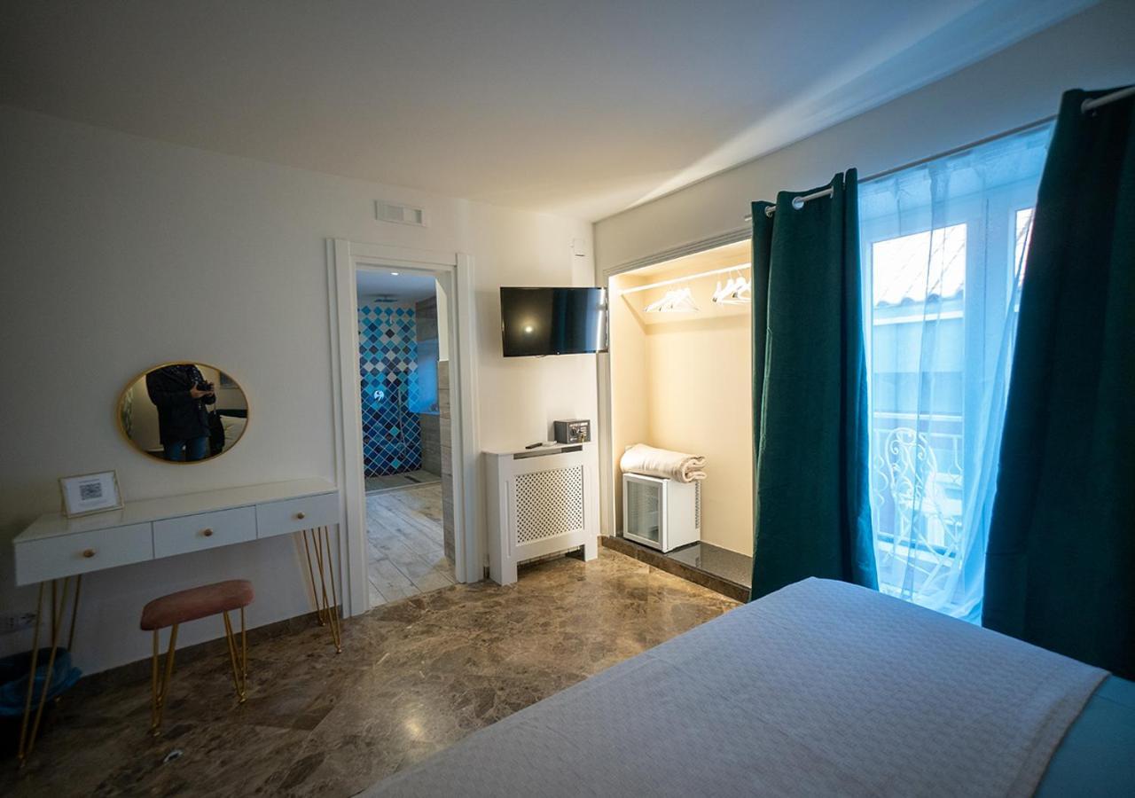 Le Stanze Di Cloe Hotel Naples Exterior photo
